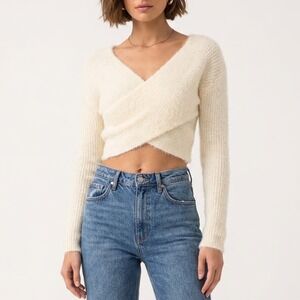 Superdown Womens Cream Fuzzy Surplice V-Neck Cropped Sweater Size M DVC 045
